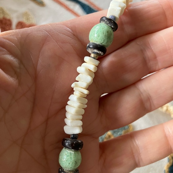 ALL CORAL WHITE AND GREEN NECKLACE 18” BARREL CLASP - Picture 9 of 17